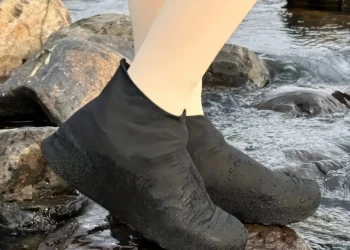 Stay Dry Anywhere With These Flexible Waterproof Rain Boot Covers Review