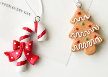 Festive Holiday Ornaments That Bring Warmth and Charm to Your Christmas Tree