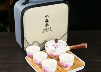 Experience Perfect Tea Anywhere with This Color-Changing Travel Porcelain Set