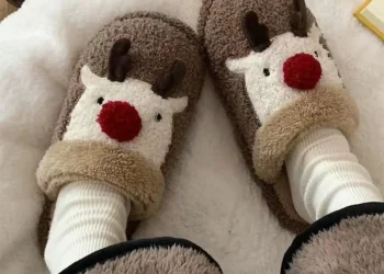 Cozy Winter Cotton Slippers for Men and Women with Anti-Slip Soles
