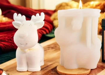 Create Festive Candles Easily with This Durable Silicone Reindeer Mold